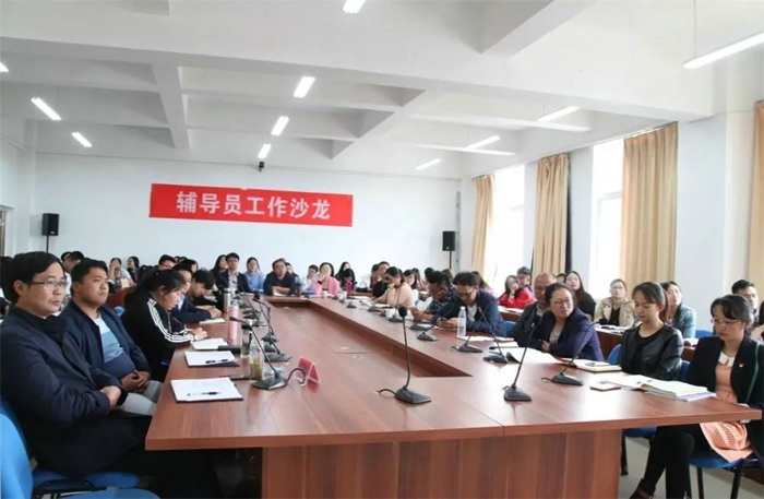 单身女性非婚生子监护人+非婚生子的法定监护人是谁